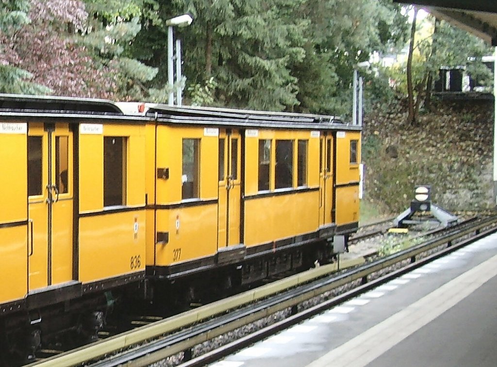 A2-Zug im Bhf Krumme Lanke, U3 - 13.9.2009