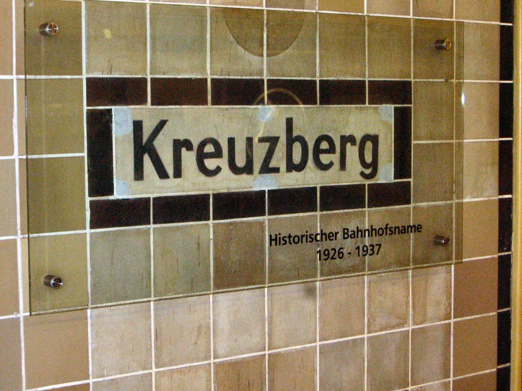 Alter Stationsname Kreuzberg im U-Bhf Lufzbrckendenkmal, U 6 Berlin 2007