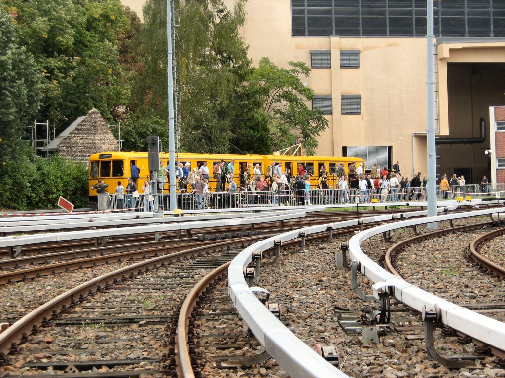 Blick zum hist U-Bahnzug 2000/          on der Hw Seestrasse, Sonderverkehr