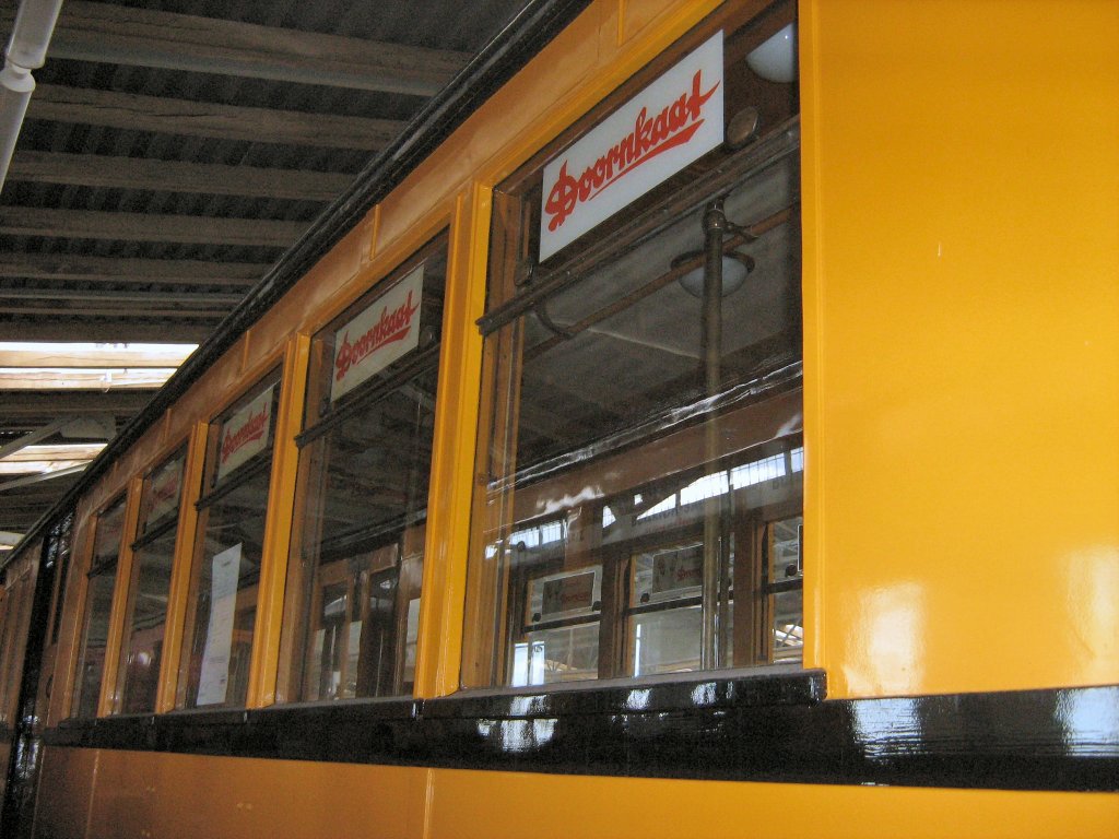 Detail hist. U-Bahnwagen in der Wagenhalle Warschauer Strasse, Berlin TAG DES OFFENEN DENKMALS 9.9.2007