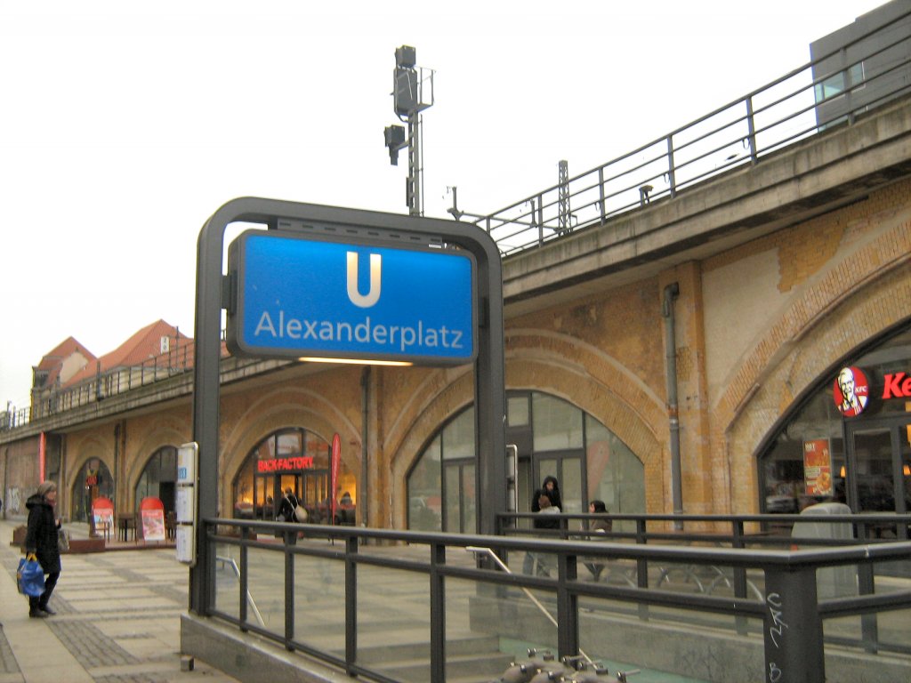 Eingang am S-Bahnbogen zum U-Bhf Alexanderplatz, Berlin 2009