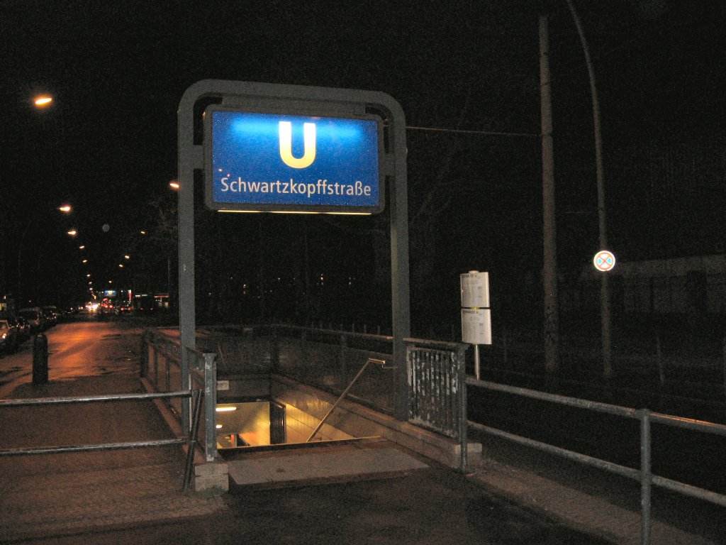 Eingang U-Bhf Schwatzkopfstrasse. U6 Berlin 2007