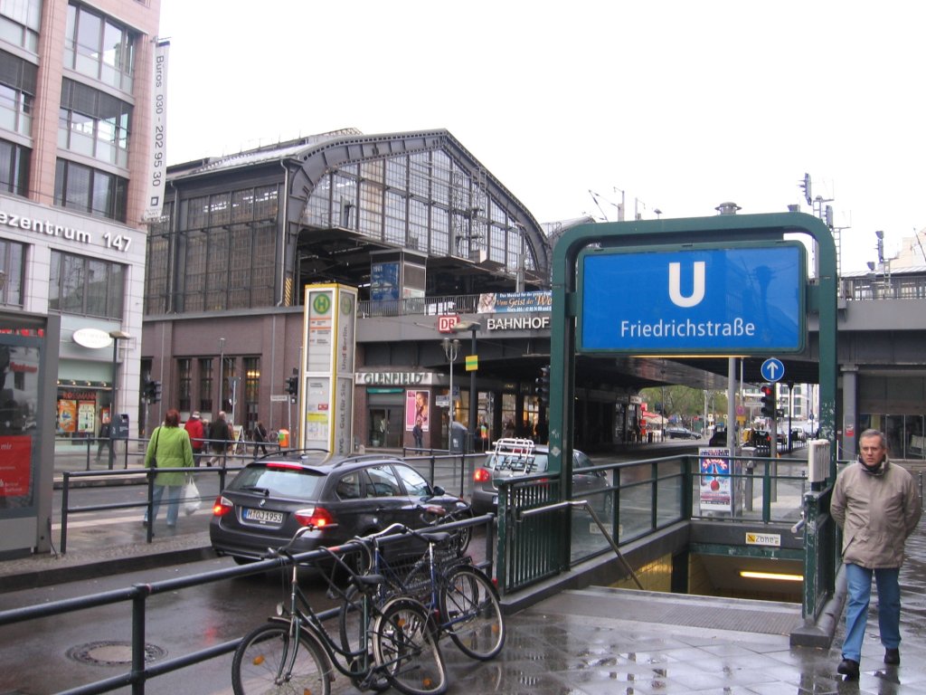 Eingang zum U-Bhf Friedrichstrasse, U 6 Berlin 2006