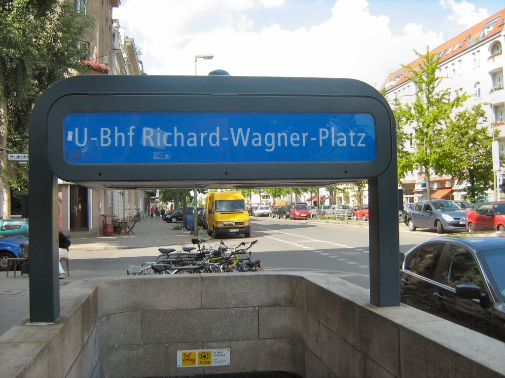 Eingang zum U-Bhf Richard-Wagner-Platz, U 7 Berlin 2009