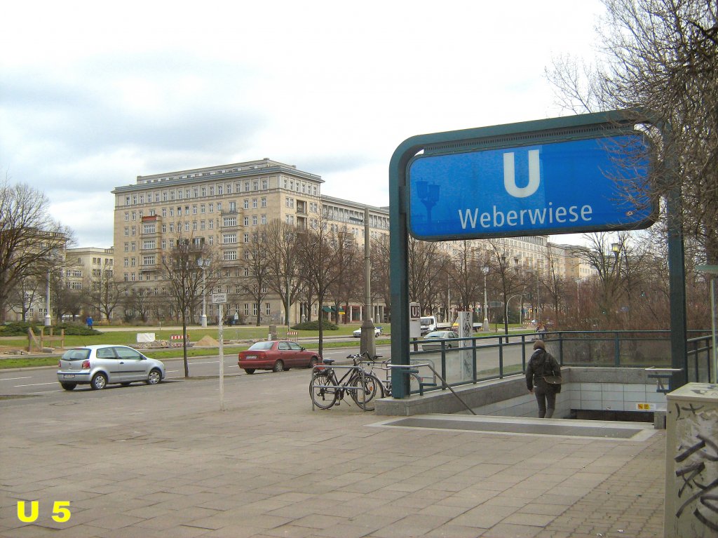 Eingang zum U-Bhf Weberwiese, U5 Berlin 2009