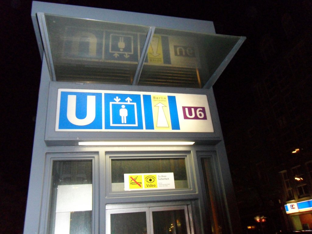 Fahrstuhl zur U 6 in Alt-Tegel, Berlin 2010