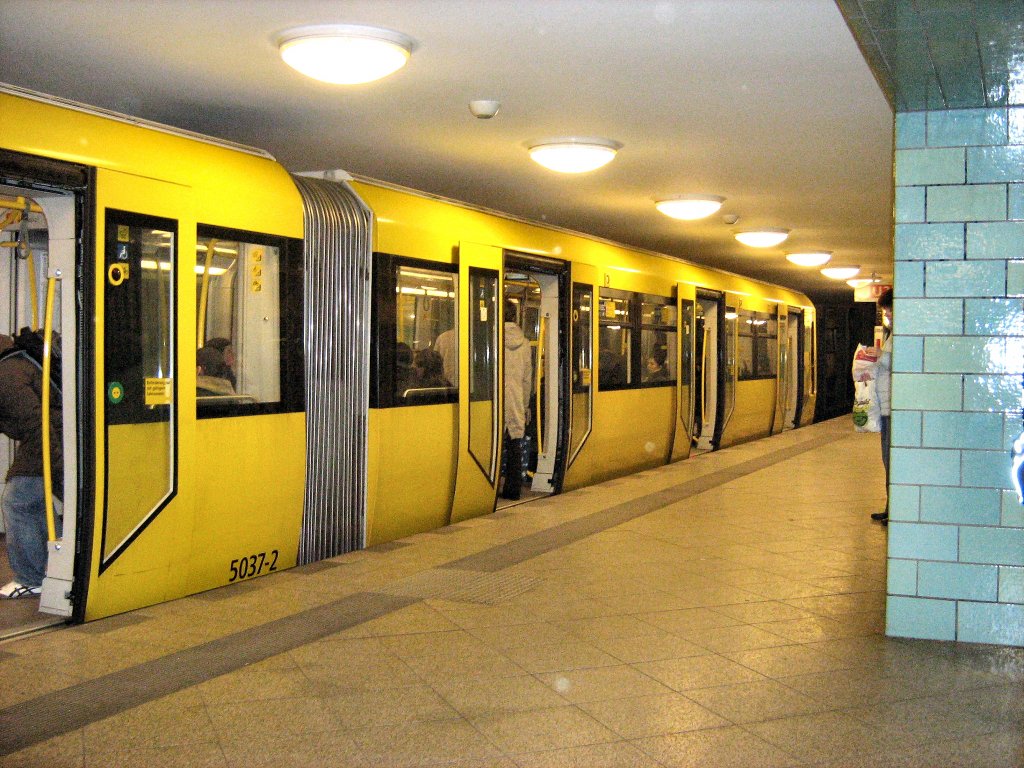 Groprofilzug 5037 im U-Bhf Alexanderplatz, U 5 Berlin 2009