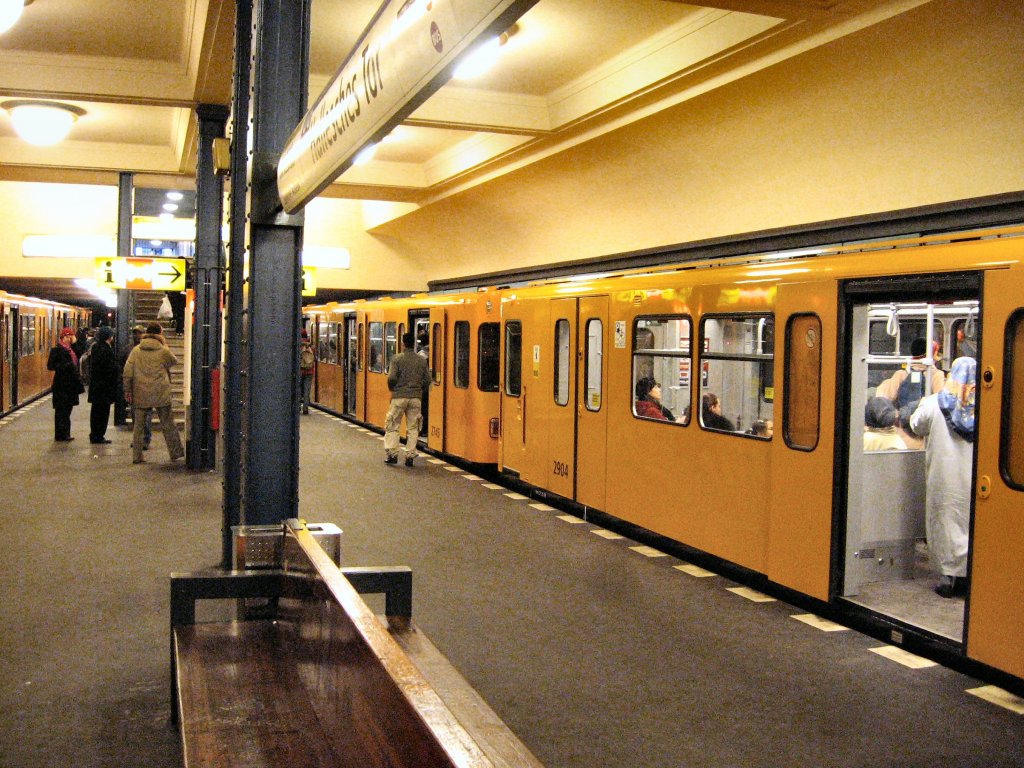 Groprofilzug der U6 im Bhf Hallesches Tor, U 6 Berlin 2007