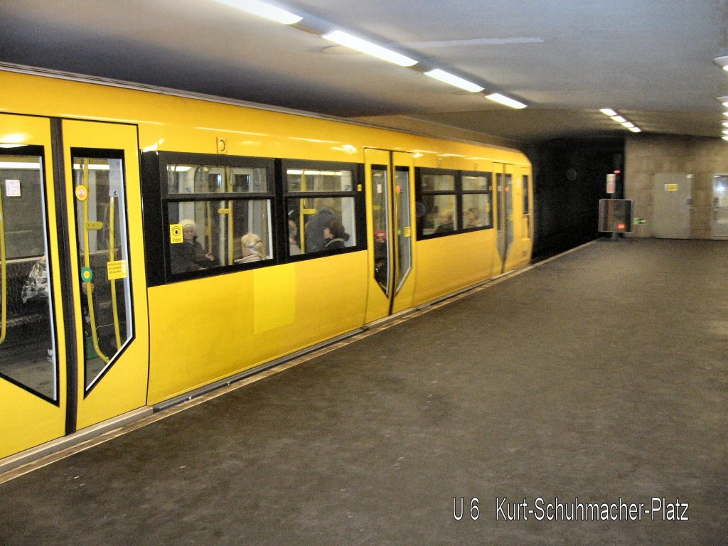 H-Zug am Kurt-Schuhmacher-Platz