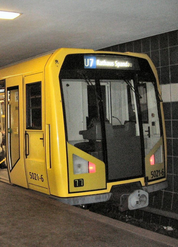 H-ZUg auf der U7 nach Spandau, Berlin