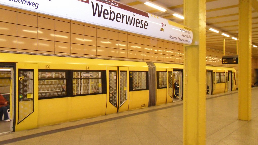 H-Zug im U-Bhf Weberwiese 2011