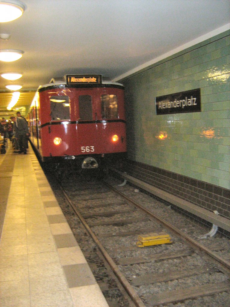 Hist. Tw 563 im U-Bhf Alexanderplatz, Berlin 2008