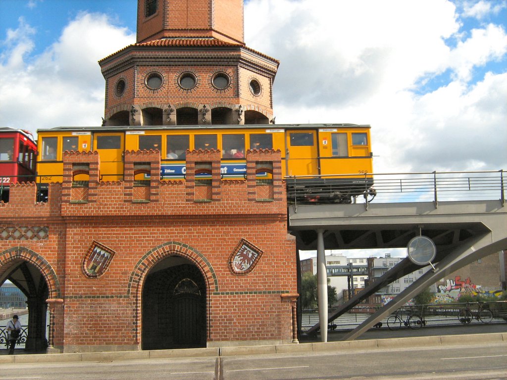 Hist. Zug auf der U1 an der Oberbaumbrcke, Berlin 2007