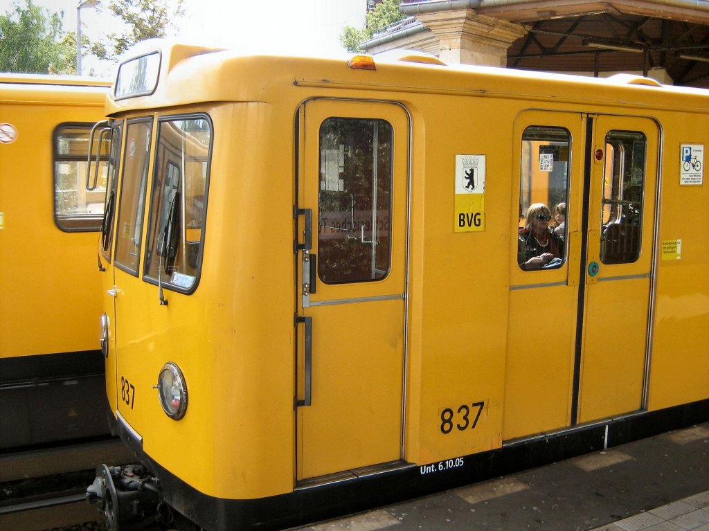 Kleinprofilwagen 837 auf der U1  ( 2007)