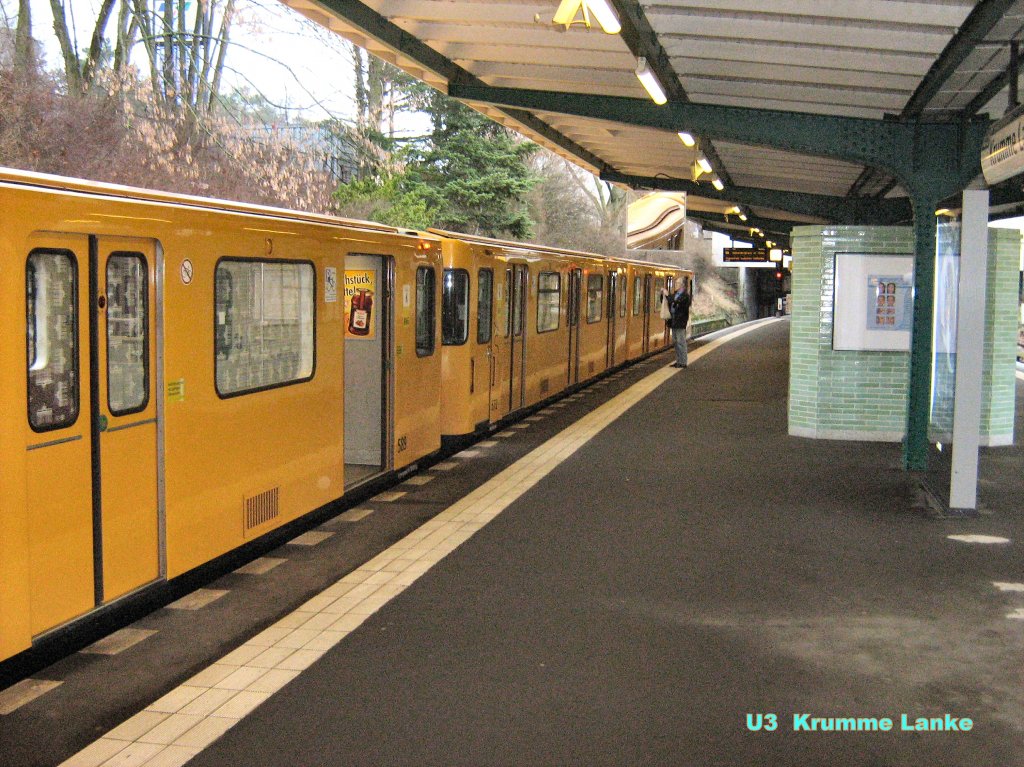 Kleinprofilzug im Enbahnhof Krumme Lanke