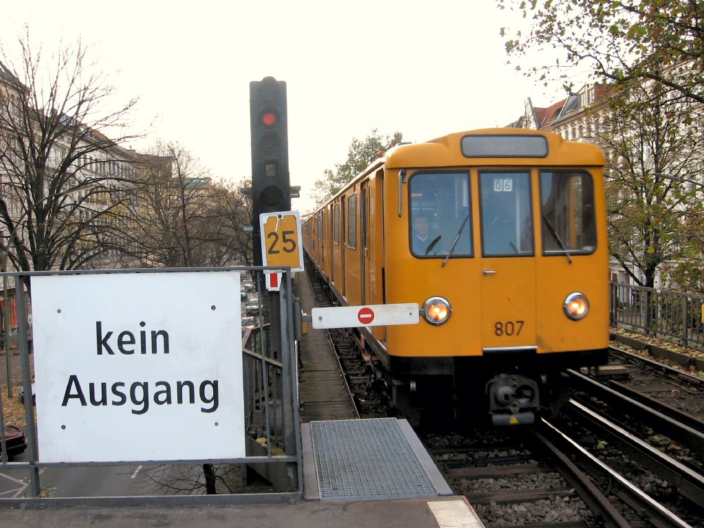Kleinproilzug auf der U1  Berlin 2005