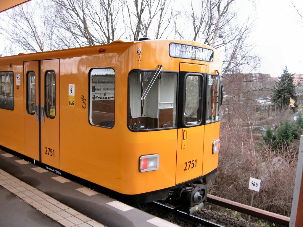 Linienverkehr auf der U 6 nach Tegel  2007