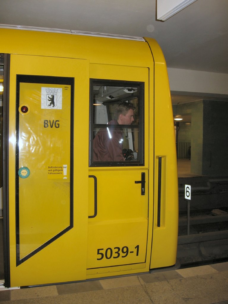 Moderne U-Bahn Typ H Wagenzug 5039