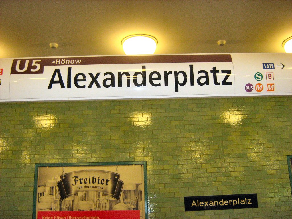 Stationsschild Alexanderplatz, Linie U5 Berlin 2009