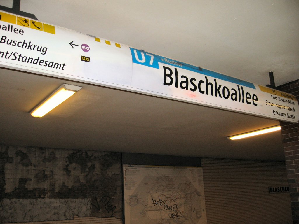 Stationsschild U-Bhf Blaschkowallee, U 7 Berlin 2006