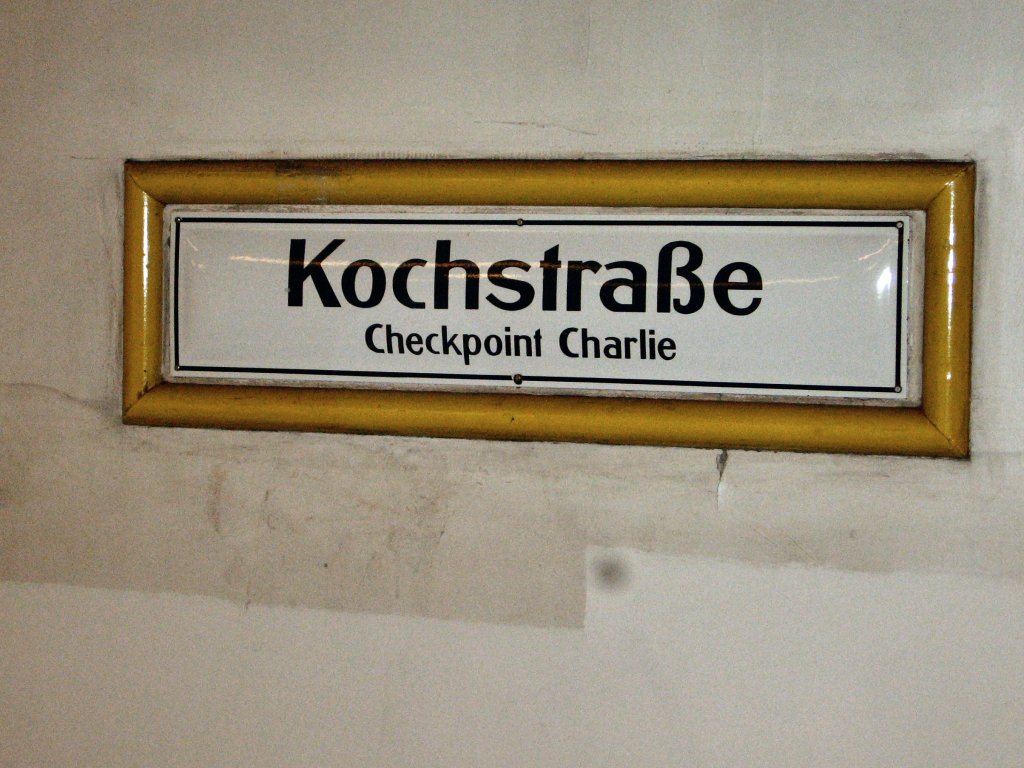 Stationsschild U-Bhf Kochstrasse, U6 Berlin 2007