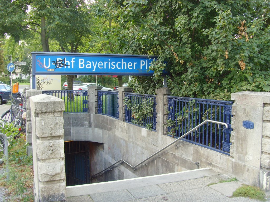 U 4: Eingang zum UBhf Bayerischer Platz