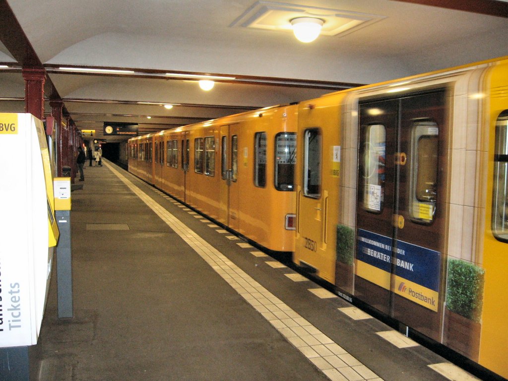 U-Bahnzug im Bhf Schwartzkopfstrasse, U 6 Berlin 2007