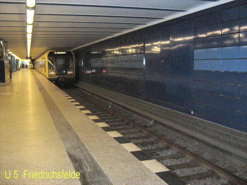 U-Bahnzug Typ H im U-Bhf Friedrichsfelde, Berlin 2009