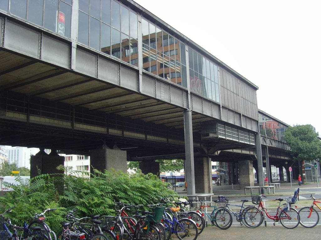 Umsteigebahnhof Nollendorfplatz mit U2 u1 und U4