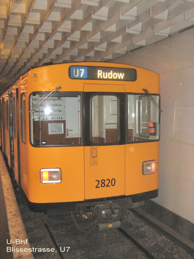 Wagen 2820 im U-Bhf Blissestrasse, U 7 Berlin 2009