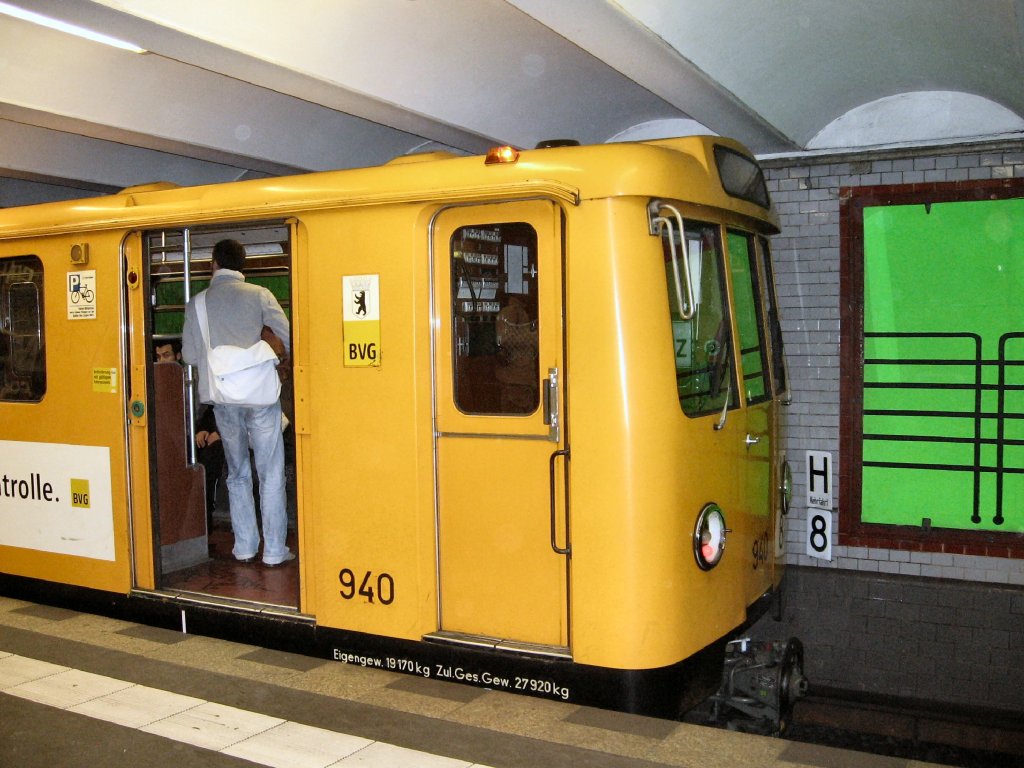 Wagen 940 im U-Bhf Alexanderplatz, Bahnsteig U2