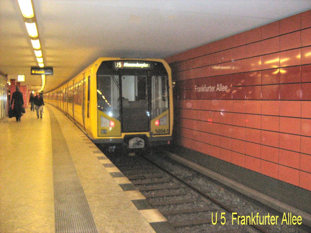 Zug der U5 im U-Bhf Frankfurter Allee, U 5 Berlin 2009