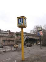 Am U-Bahnhof Hallesches Tor der Linien U1 und U6, Berlin 2007