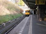 U 3/68200/bahnsteig-mit-kleinprofilzug---u-bhf-podbielskiallee Bahnsteig mit Kleinprofilzug - U-Bhf Podbielskiallee der U3
