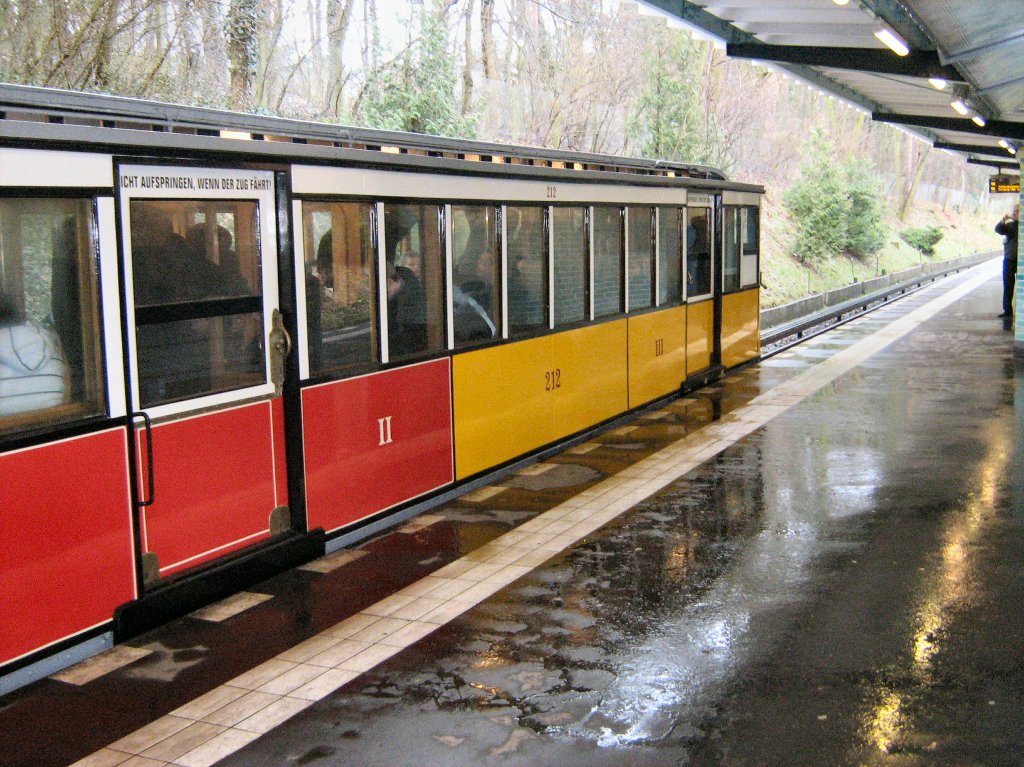 A1-Wagen 212 auf der U3