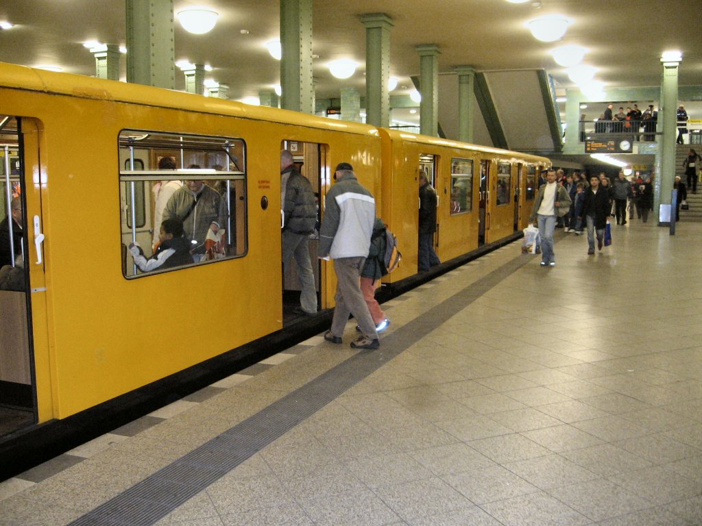EIII-Zug im Bahnhof Alexanderplatz, U5 17.12.2006