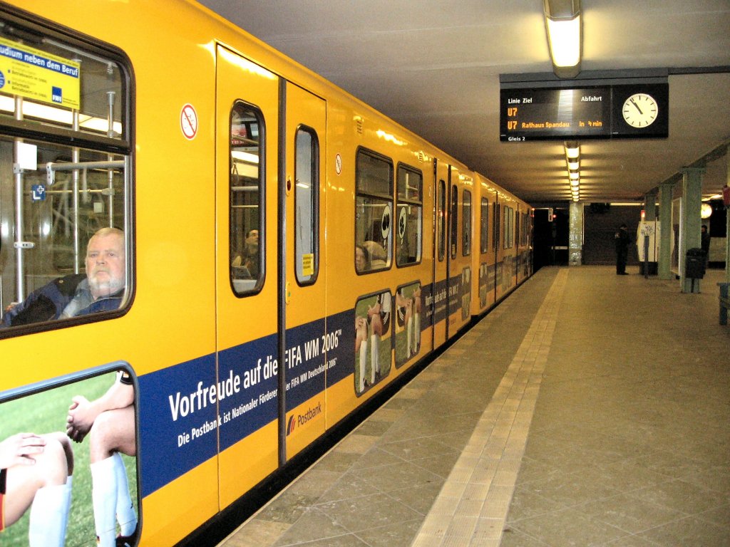Groprofilzug im U-Bahnhof Grenzallee, U 7 Berlin 2006