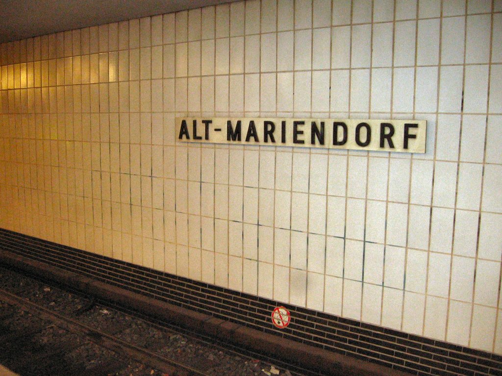 Stationsname im U-Bhf Alt-Mariendorf 2010