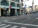 Zweirichtungsradweg in Luxemburg Stadt: Am Ende hat man die Wahl - ab auf den B�rgersteig (auch in Luxemburg nicht erlaubt) oder in die entgegenkommende Busspur.